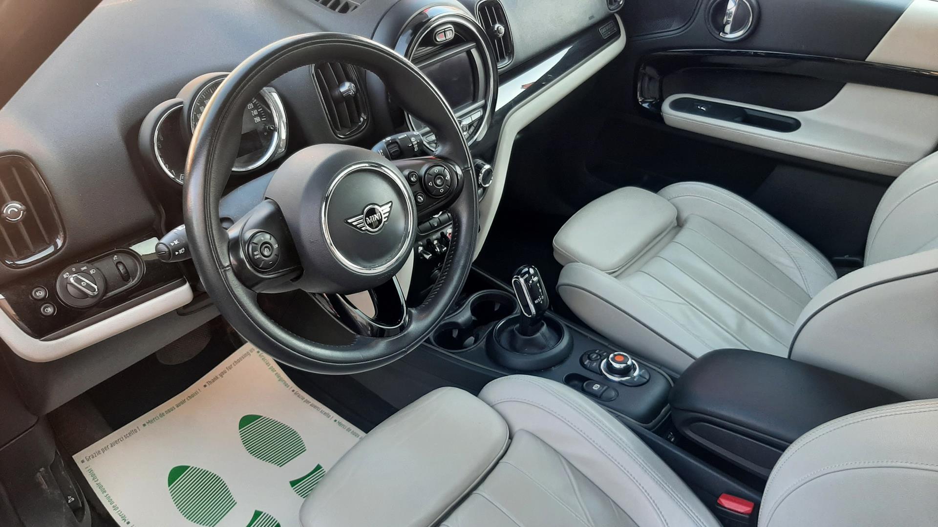 photos de la voiture en question