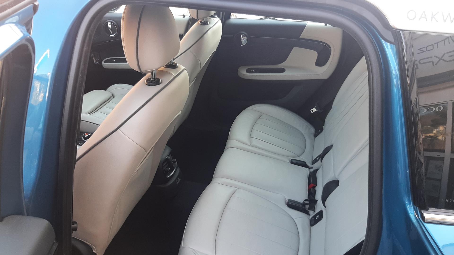 photos de la voiture en question