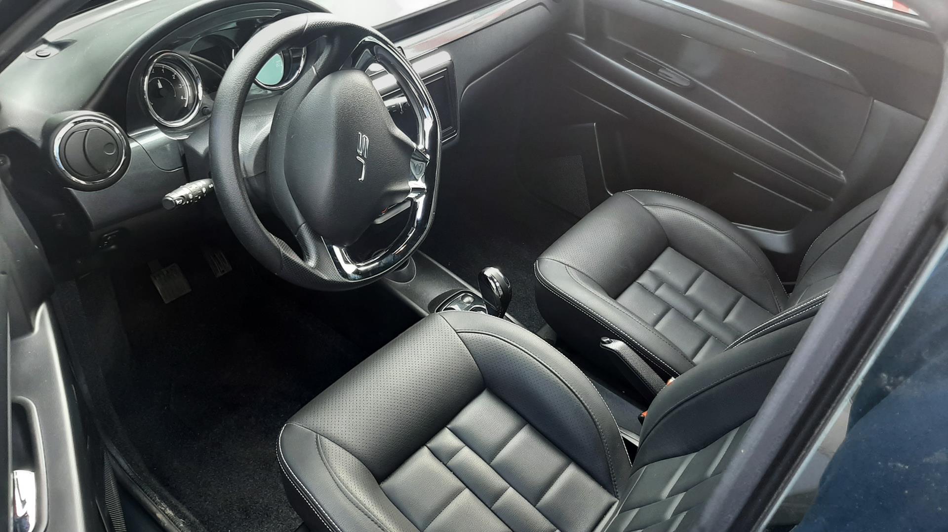 photos de la voiture en question